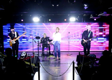 韓国出身4人組ロックバンド”FIST BUMP”公演開催中！11月12日は無料ライブ！