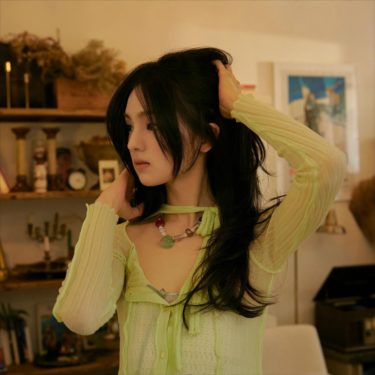 歌手ギュビン、ニューシングル「Satellite」コンセプトフォト公開…シックなビジュアル